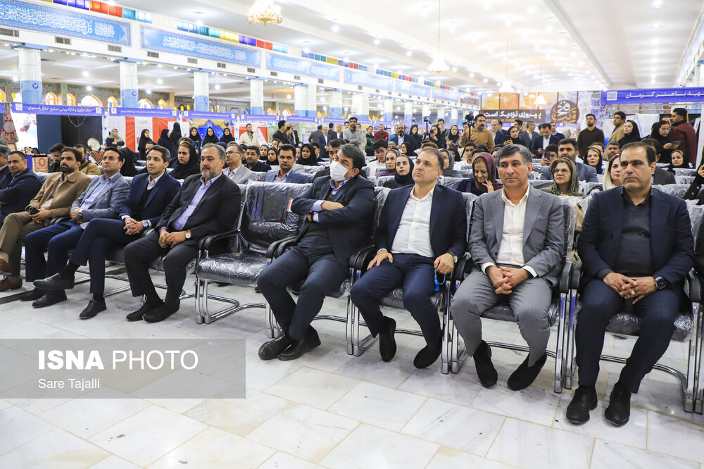 نمایشگاه هفته پژوهش در کرمان